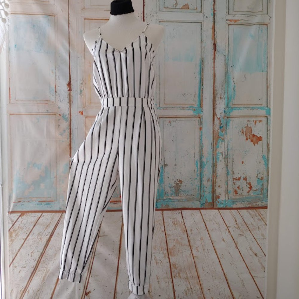 UNIQ Striped Zipper Leg Adjustable Strap Jumper-Jumpsuit/Size L/Black & White